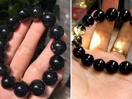 vòng đá obsidian